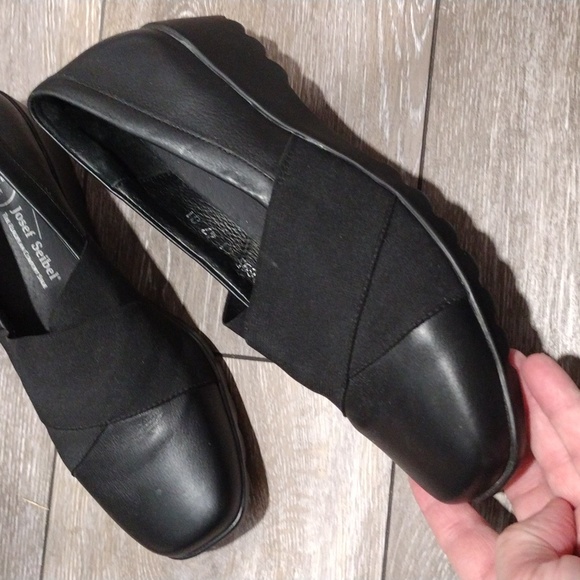 Josef Seibel black elastic and leather loafers. Mint condition. Size 10.5 - Picture 11 of 12